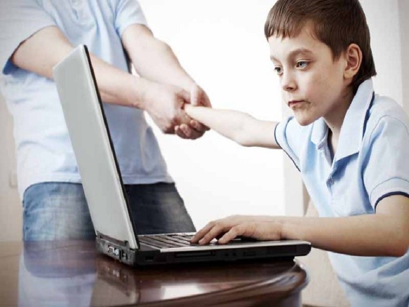Awasi Penggunaan Internet Bagi Anak